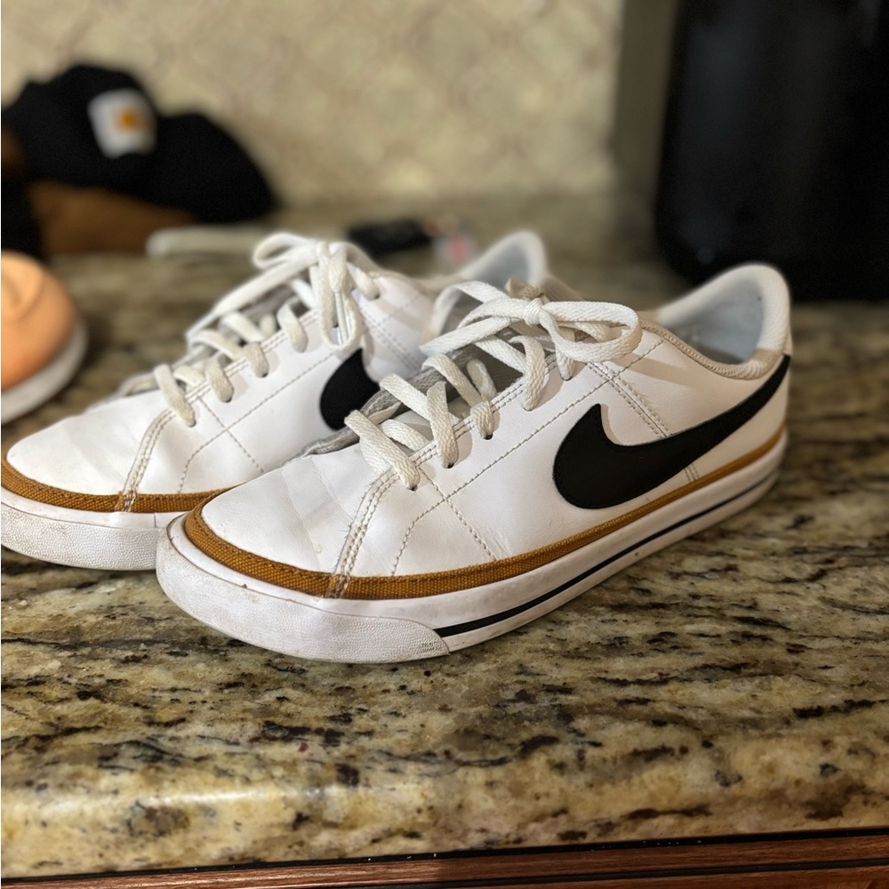 Nike Court Legacy